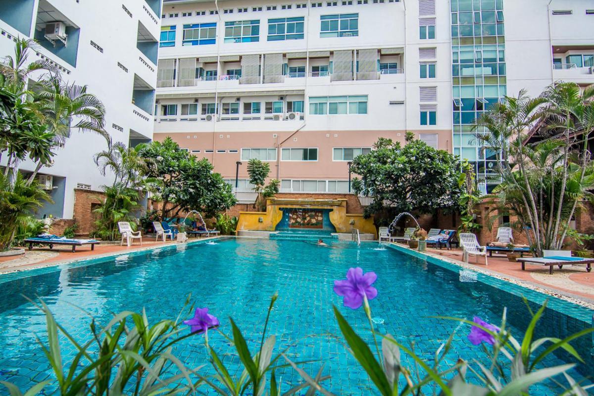 Sutus Court 7 Hotell Pattaya Eksteriør bilde
