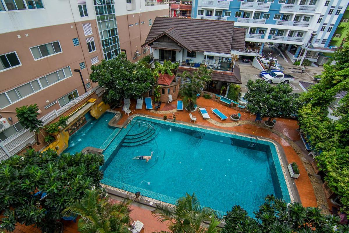 Sutus Court 7 Hotell Pattaya Eksteriør bilde