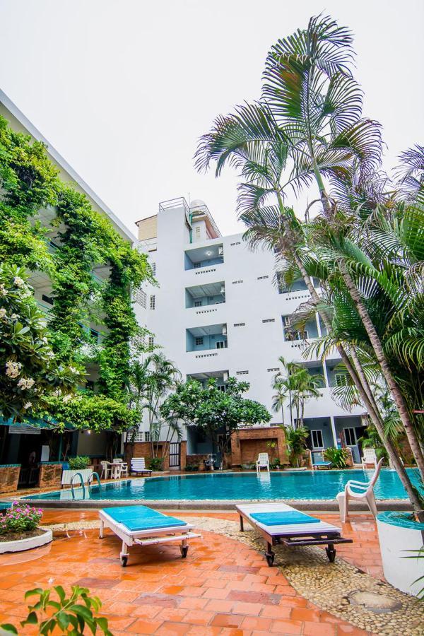 Sutus Court 7 Hotell Pattaya Eksteriør bilde