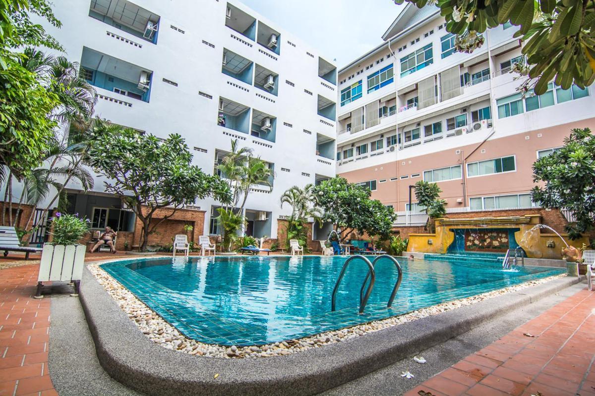 Sutus Court 7 Hotell Pattaya Eksteriør bilde
