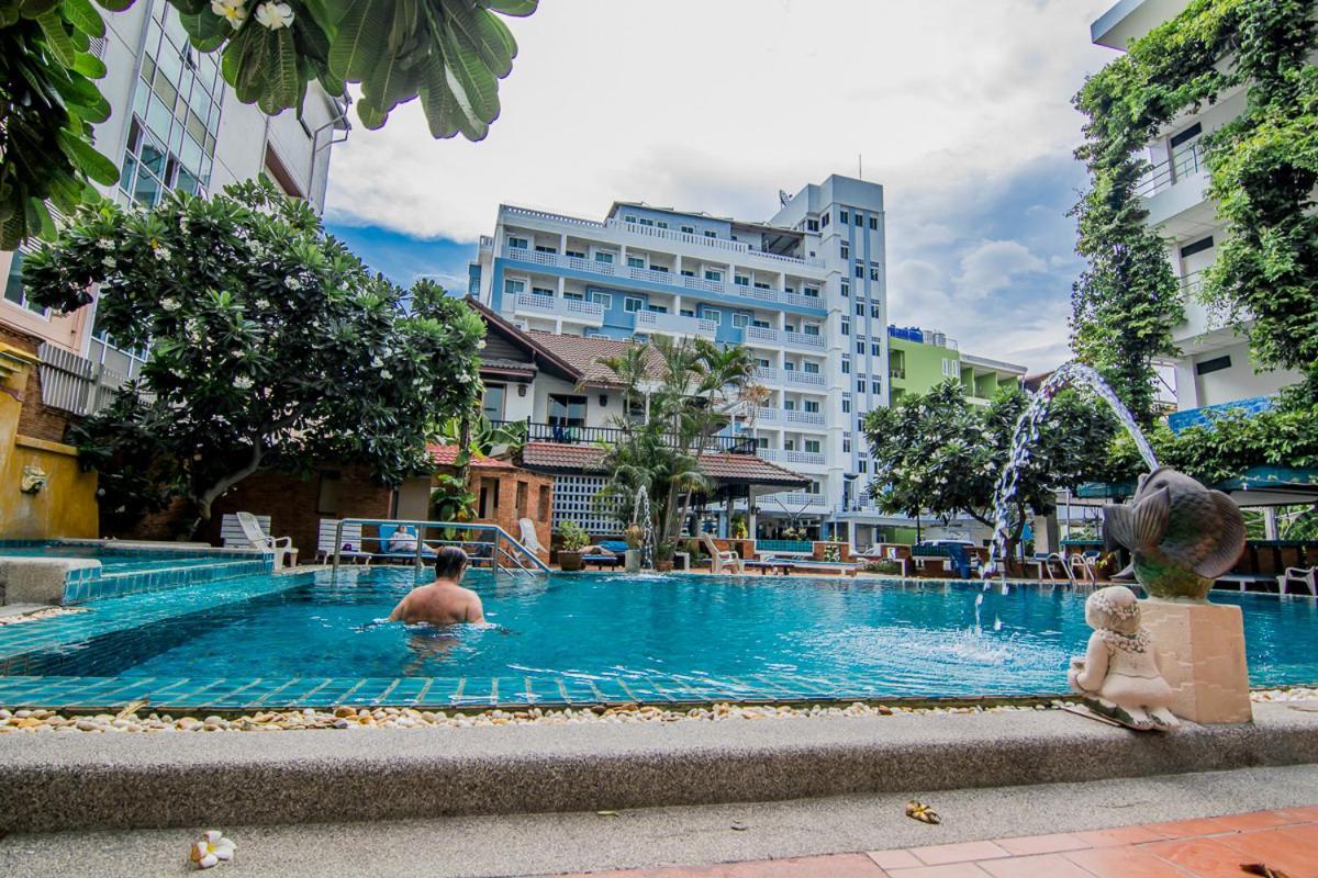 Sutus Court 7 Hotell Pattaya Eksteriør bilde