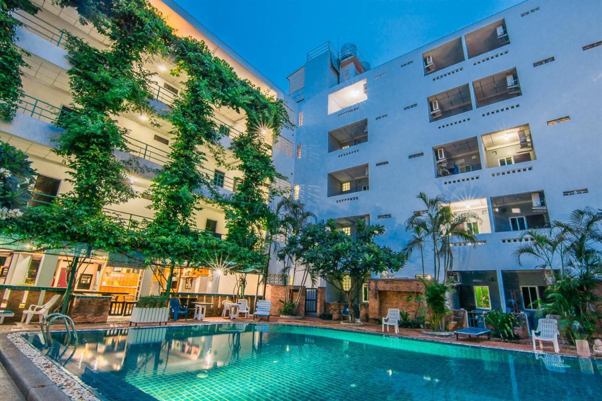 Sutus Court 7 Hotell Pattaya Eksteriør bilde