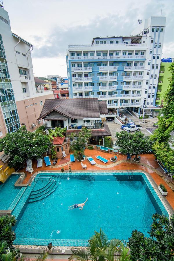 Sutus Court 7 Hotell Pattaya Eksteriør bilde