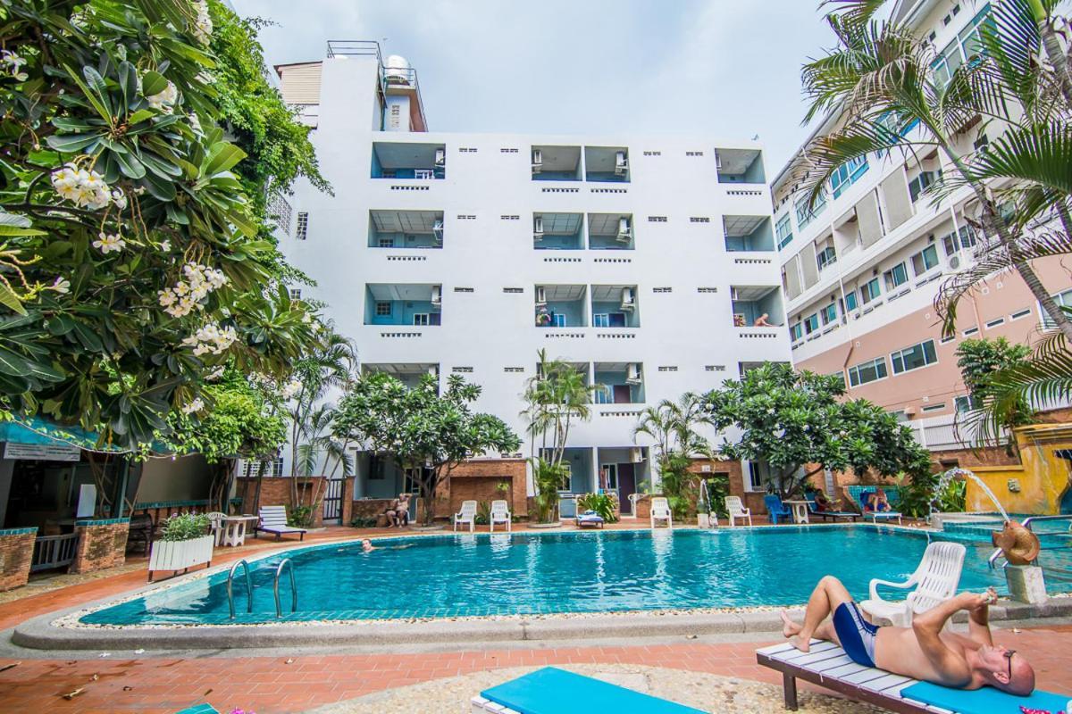 Sutus Court 7 Hotell Pattaya Eksteriør bilde