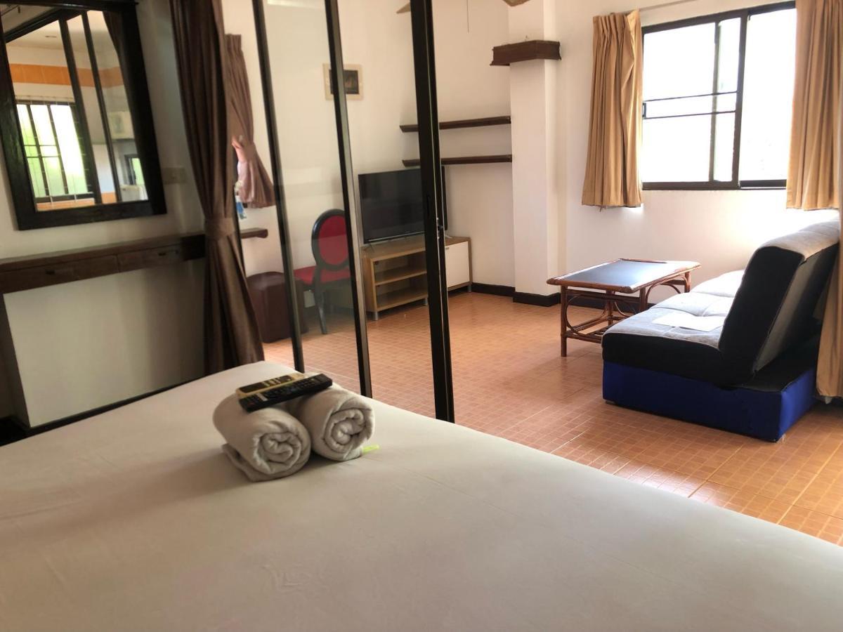 Sutus Court 7 Hotell Pattaya Eksteriør bilde