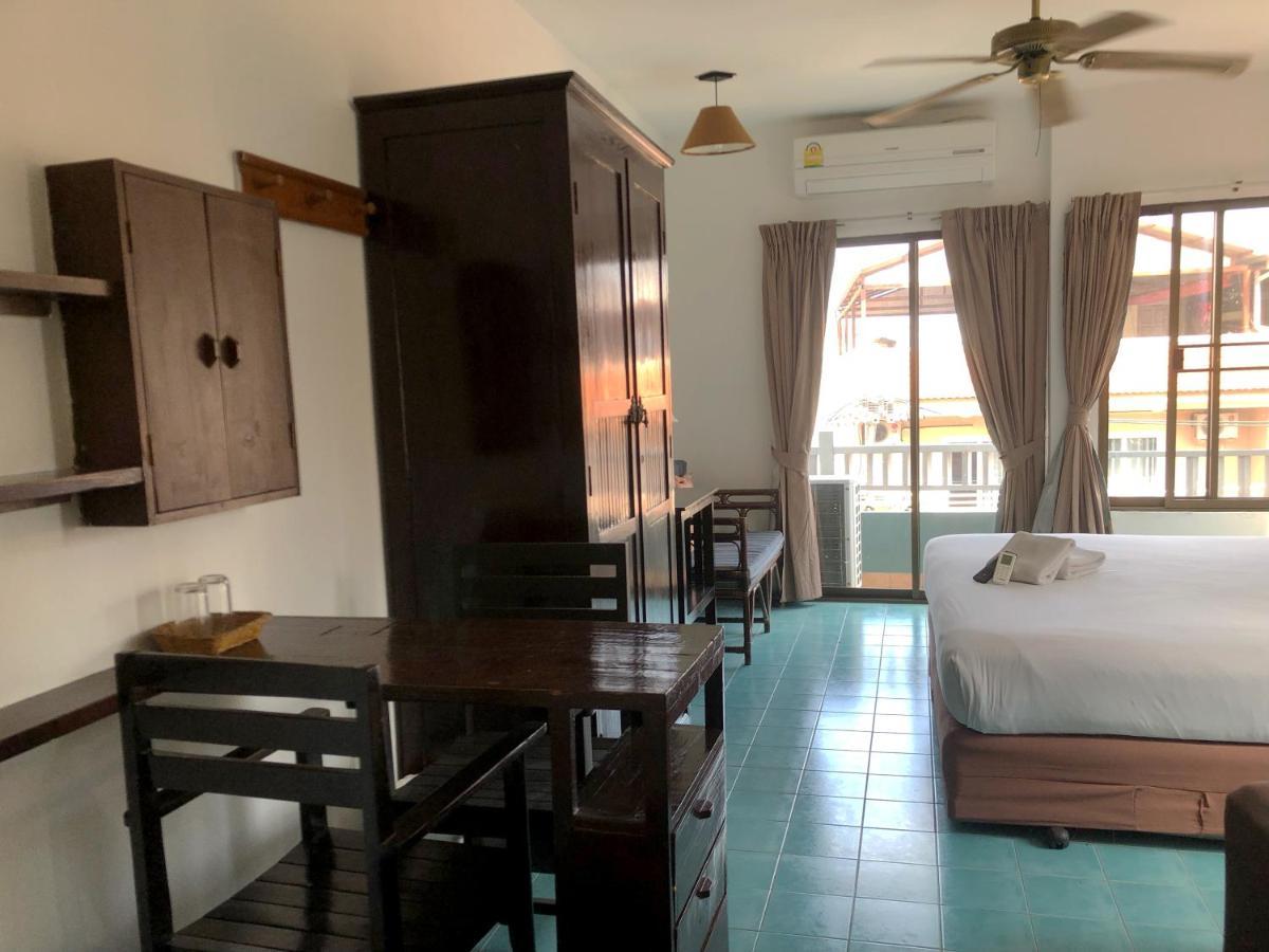 Sutus Court 7 Hotell Pattaya Eksteriør bilde