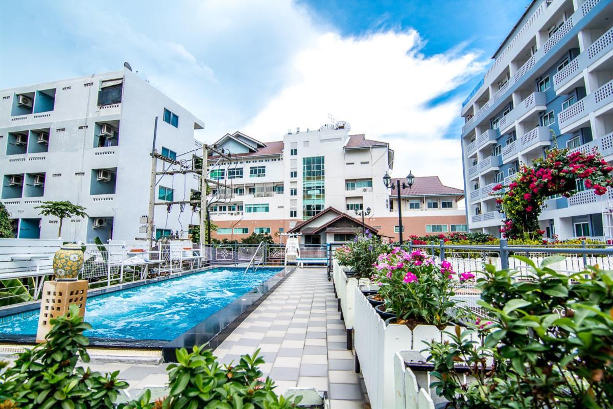 Sutus Court 7 Hotell Pattaya Eksteriør bilde