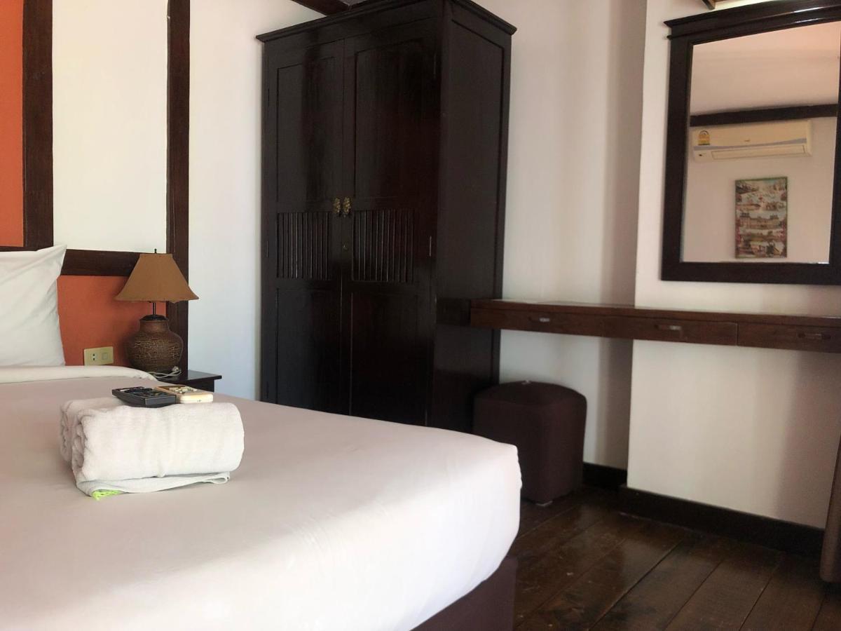 Sutus Court 7 Hotell Pattaya Eksteriør bilde