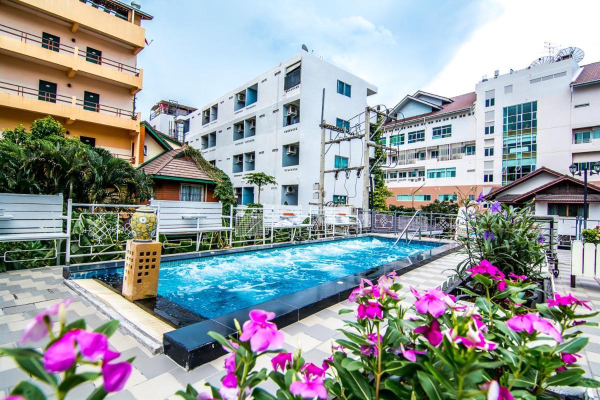 Sutus Court 7 Hotell Pattaya Eksteriør bilde