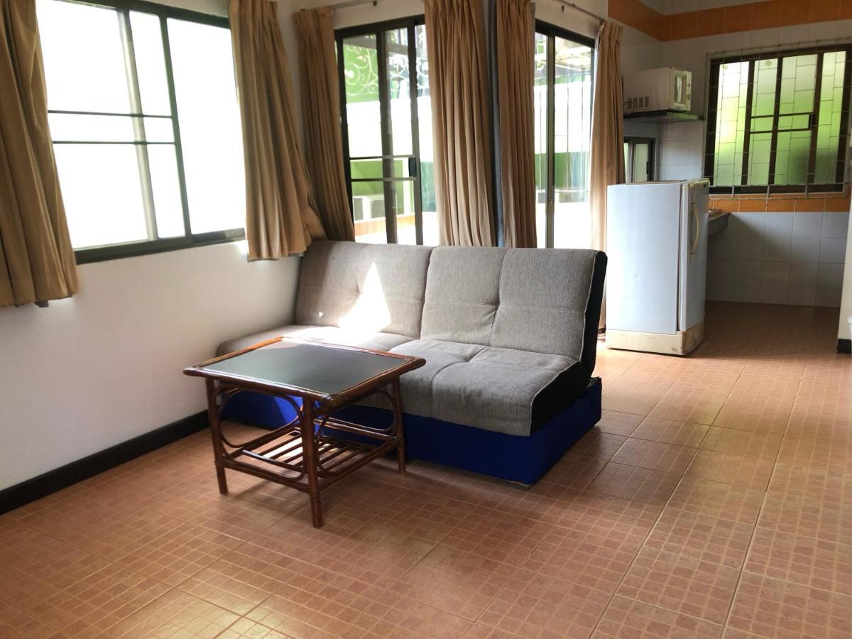 Sutus Court 7 Hotell Pattaya Eksteriør bilde